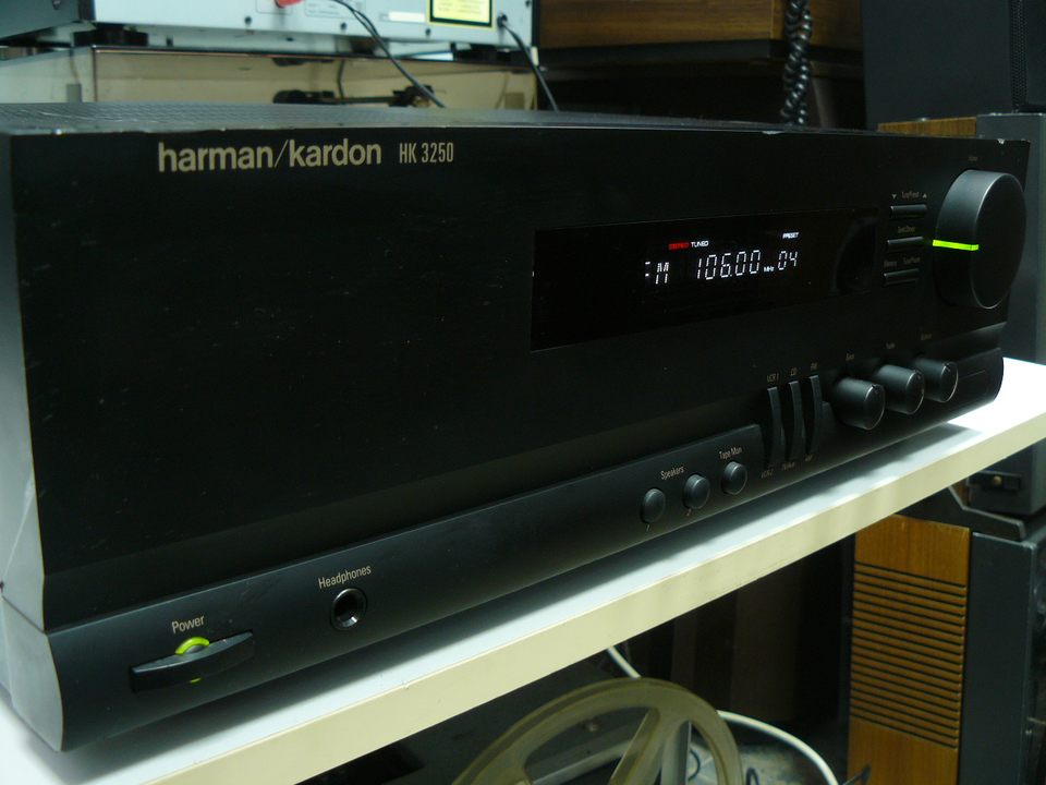 HK 3250 - Black - Stereo Receiver (40 watts x 2) - Hero
